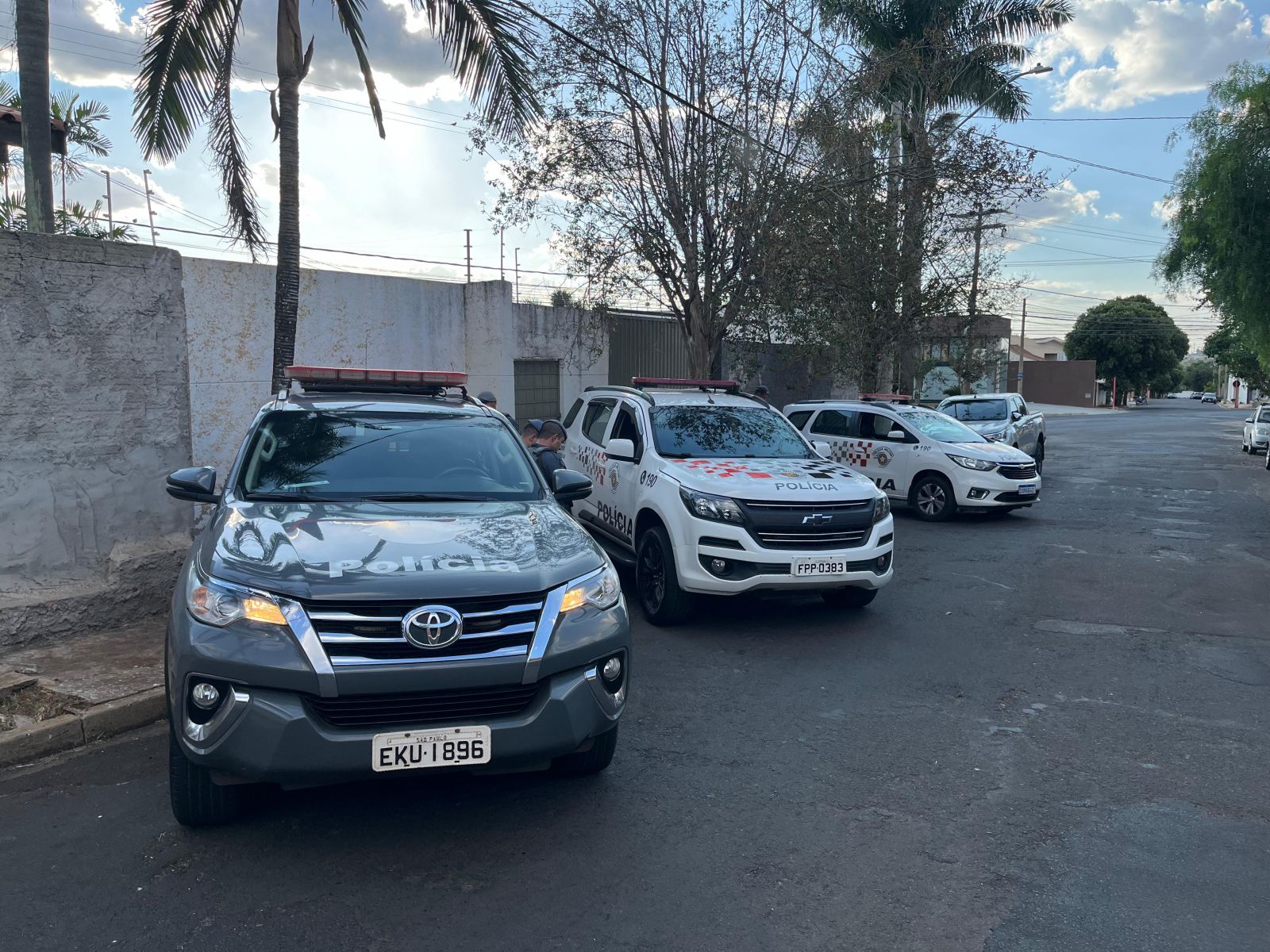 Foto: Flavio Fernandes/Araraquara Agora/Viaturas da Polícia Militar e Canil do BAEP no Apoio